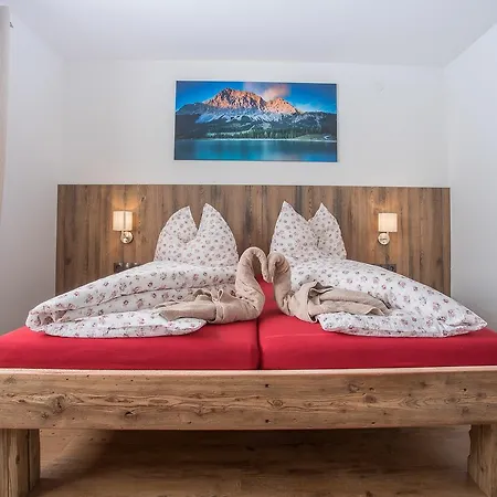 度假居 Holzerstubn *